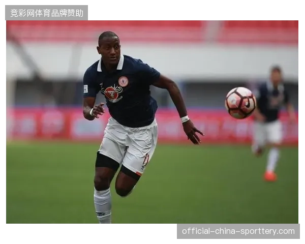 哈克波在俱乐部的稳定进球效率，使其成为荷兰队解决锋无力问题的关键备选方案